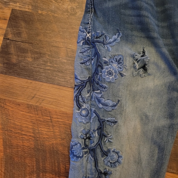 Grace in La jeans - Picture 2 of 4